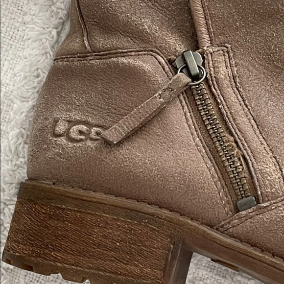 UGG Lavelle Boot Ankle Booties, Side Zippers, Leather and Sheepskin, Heel - Picture 6 of 10